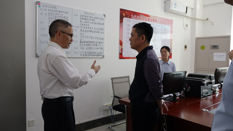 参观队伍教育整顿办公室1.jpg
